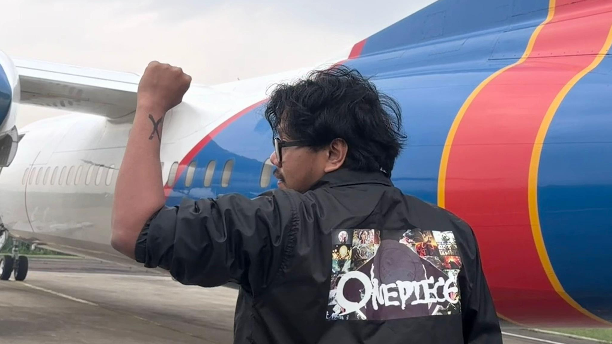 arti simbol X di tangan