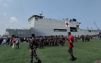 TNI AL kirim bantuan ke Sumatera