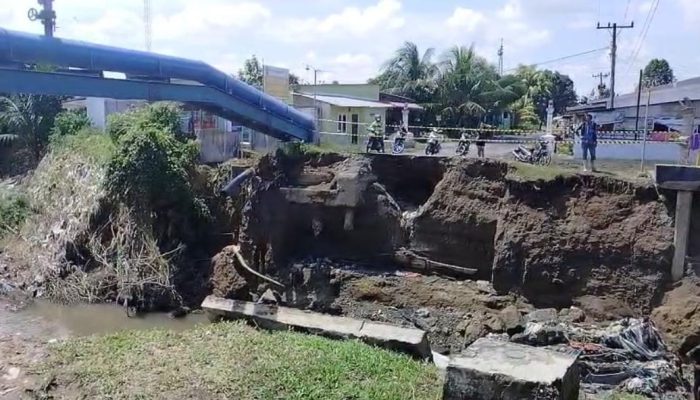 Jembatan Penghubung 5 Desa di Deli Serdang Putus Diterjang Banjir, Nasib Warga Terkatung-katung
