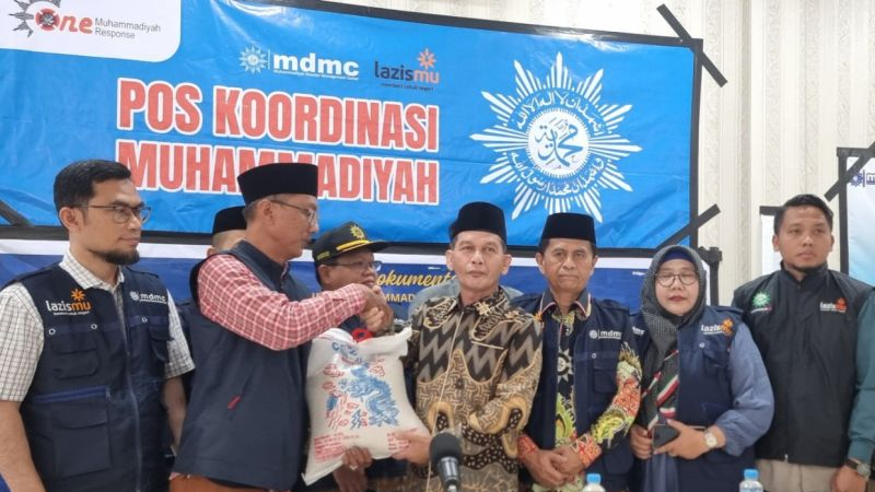 Muhammadiyah salurkan 30 Ton beras bantuan NGO UEA untuk masyarakat terdampak banjir di Sumatera Utara dan Aceh