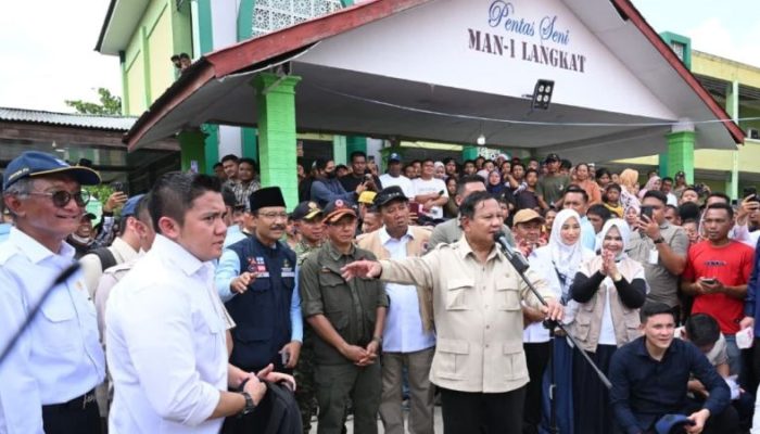 Momen Presiden Prabowo “Salahkan” Pengungsi di Langkat Saat Kenalkan Seskab Teddy