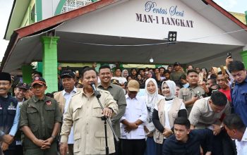Presiden Prabowo Temui Korban Banjir Bandang Langkat, Janji Perbaiki Tanggul dan Kerahkan TNI-Polri