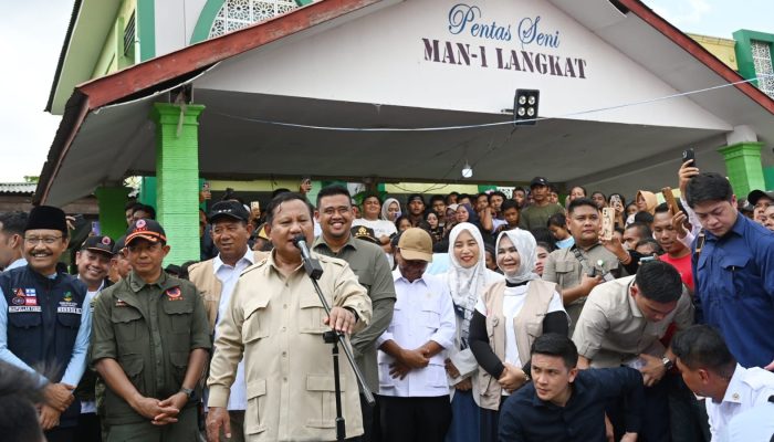 Presiden Prabowo Temui Korban Banjir Bandang Langkat, Janji Perbaiki Tanggul dan Kerahkan TNI-Polri