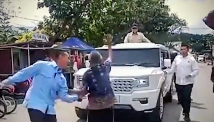 Viral Pria Hadang Mobil Presiden Prabowo Saat Kunjungan ke Langkat