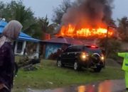 Emak-emak bakar rumah bandar narkoba