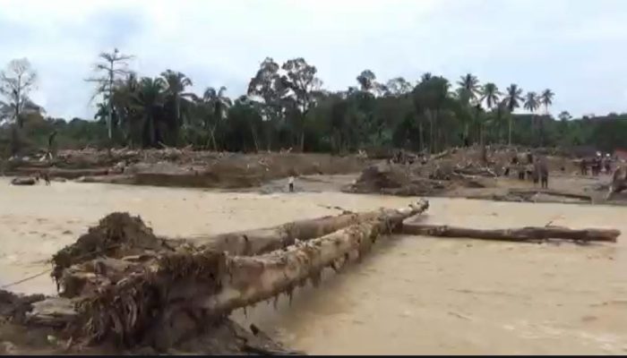 Sungai Aek Garoga Meluap, Warga Terisolir Kembali Akibat Jalan Darurat Putus 