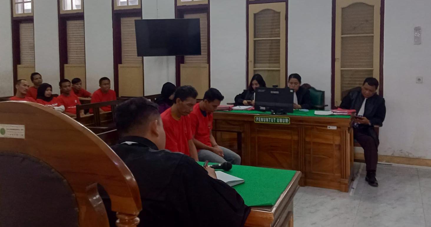 Kasranik dan Agung Pradana menjalani sidang vonis kasus pembunuhan sopir taksi online di Pengadilan Negeri Medan.