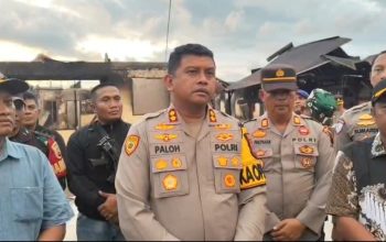 polsek muara batang gadis dibakar