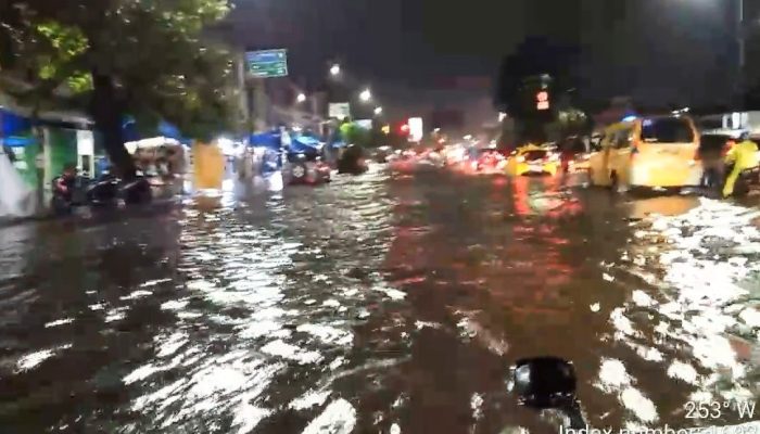 BREAKING NEWS: Kota Medan Kembali Diguyur Hujan Deras, Ruas Jalan Terendam Banjir