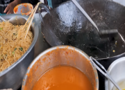 Mie Balap Petisah, salah satu destinasi wisata kuliner halal khas Medan yang populer saat liburan akhir tahun.