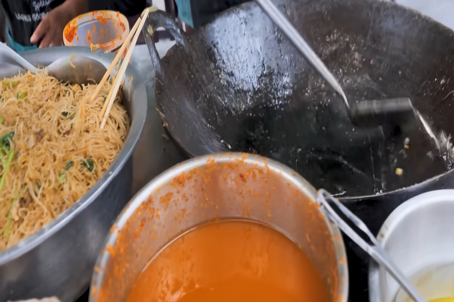 Mie Balap Petisah, salah satu destinasi wisata kuliner halal khas Medan yang populer saat liburan akhir tahun.