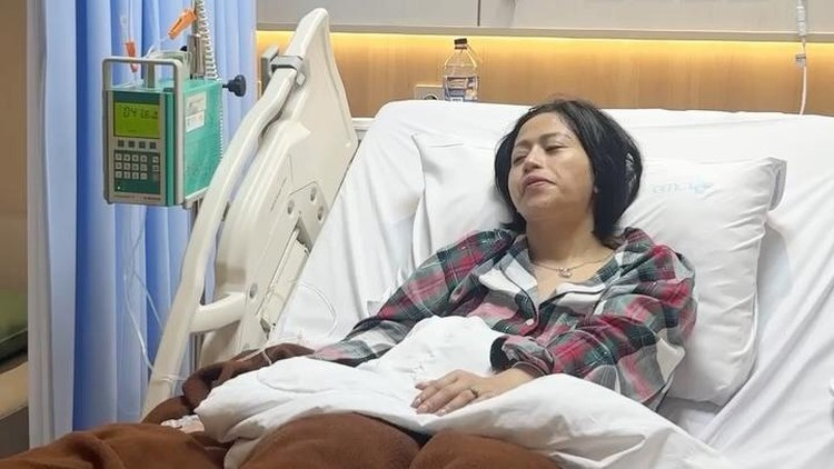Farida Nurhan dirawat rumah sakit