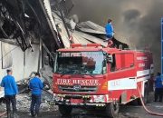 Kebakaran Pabrik Sandal Swallow Medan, Warga Sesak Napas hingga Tak Bisa Tidur