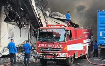 kebakaran pabrik sandal Swallow