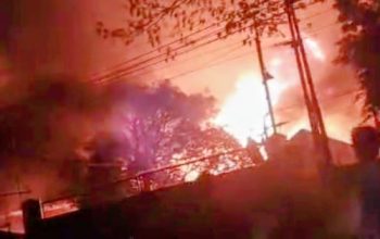 Pabrik Sandal Swallow Terbakar Hebat di Medan Deli, Api Cepat Membesar karena Material Karet