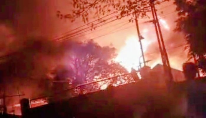 Pabrik Sandal Swallow Terbakar Hebat di Medan Deli, Api Cepat Membesar karena Material Karet