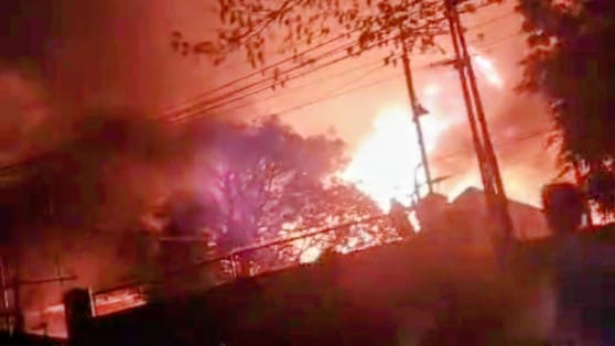 pabrik sandal swallow terbakar