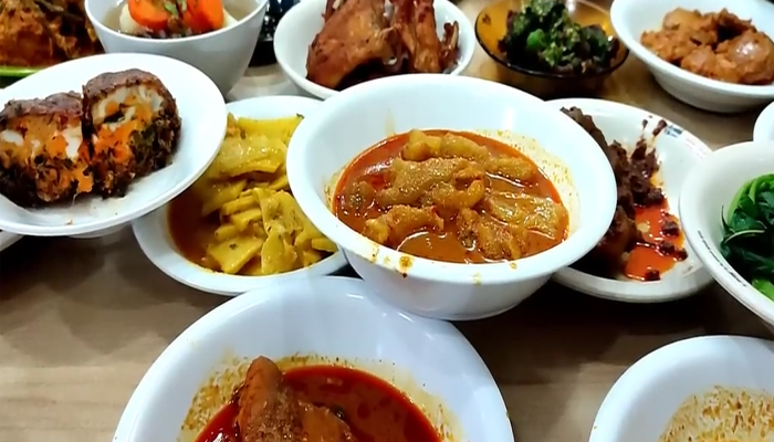 Nasi Kapau Hj Uni Emi Medan: Cita Rasa Asli Kapau, Eksis 40+ Tahun