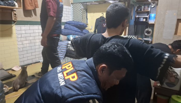 Lapas Kelas I Medan Razia Blok Hunian Sita HP dan Sajam dalam Razia Malam