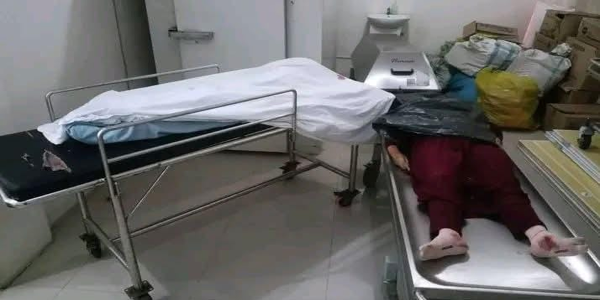 Jenazah korban kecelakaan kereta api Tebing Tinggi akibat Avanza tertabrak KA Sribilah Utama di perlintasan liar