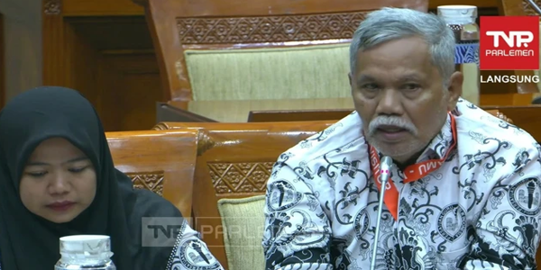 Rapat dengar pendapat umum Komisi III DPR RI bersama guru honorer SD Negeri 21 Muaro Jambi di Gedung DPR RI, Jakarta.