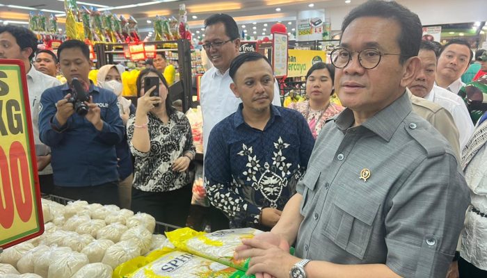 Bulog Sumut Dampingi Mendag RI Sidak di Pasar Gambir dan Ritel Modern Kota Tebing Tinggi