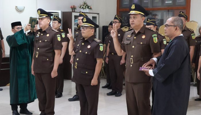 Kajari Medan Ridwan Sujana Angsar Lantik Tiga Kepala Seksi Baru di Kejari Medan