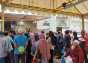Bubur sop Masjid Raya Al Mashun dibagikan kepada warga saat Ramadan di Medan