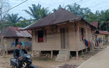 warga tolak relokasi Muara Batang Angkola