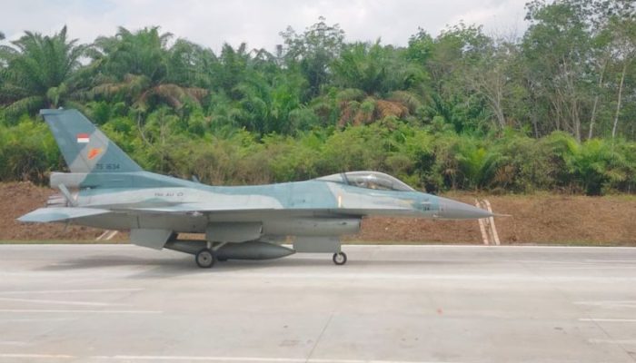 Sejarah Baru, TNI AU Sukses Uji Coba Pendaratan Pesawat Tempur di Jalan Tol Trans Sumatera