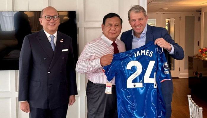 Prabowo Terima Jersey Chelsea dari Todd Boehly di Washington DC, Janji Bawa Chelsea dan Lakers ke Indonesia