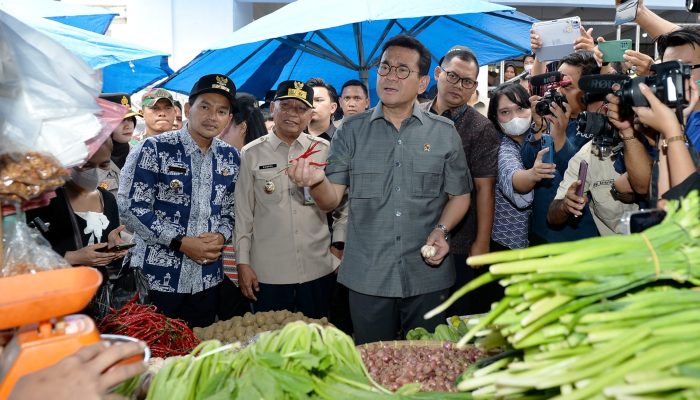 Menteri Perdagangan Tinjau Pasar Gambir Tebing Tinggi