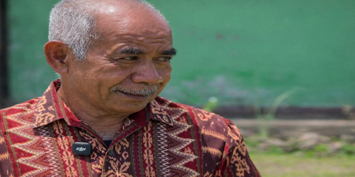 Guru honorer di Kupang Barat, NTT, Agusthinus Nitbani menerima gaji Rp223.000 per bulan dan kisahnya viral di media sosial.