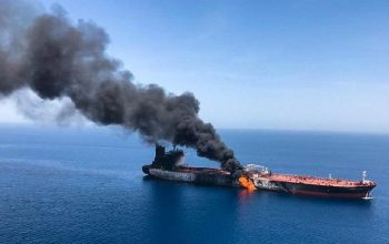 Timur Tengah Memanas! Iran Serang Kapal Tanker Minyak Raksasa Kuwait Terbakar di Dubai