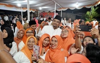 Serahkan Berbagai Bantuan dan Hibah Rp350 Juta, Bobby Nasution Minta Pembangunan dan Kesejahteraan Masjid Diseimbangkan