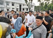 Gubernur Sumut Bagi-bagi THR dan Sembako Sasar Pekerja Informal