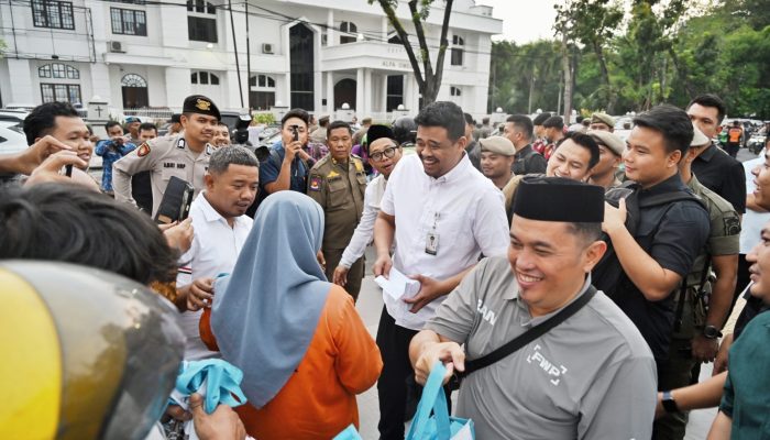 Gubernur Sumut Bagi-bagi THR dan Sembako Sasar Pekerja Informal