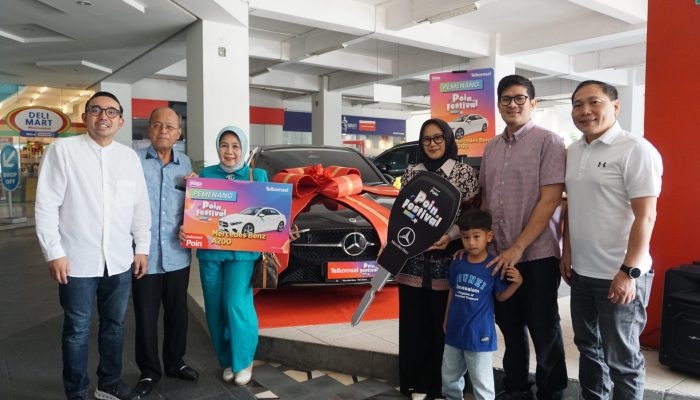 Pelanggan Asal Medan Bawa Pulang Mobil Mewah dari Telkomsel