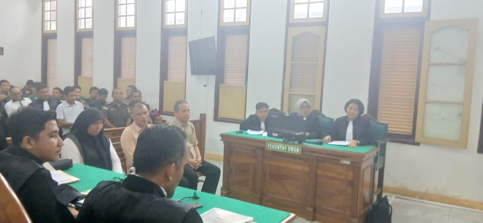 Sidang dugaan korupsi BBM Medan Polonia di Pengadilan Tipikor Medan dengan tiga terdakwa di kursi pesakitan.