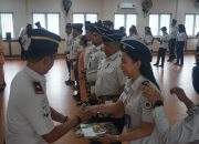 Fonika Affandi menyematkan tanda kenaikan pangkat PNS di Lapas Kelas I Medan Tahun 2026.