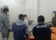 Petugas polisi dan tim Inafis memeriksa jenazah korban pembunuhan di ruang autopsi rumah sakit di Serdang Bedagai.