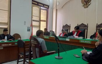 Eks pejabat Dishub Pematangsiantar Tohom Lumbangaol saat menjalani sidang vonis kasus pungli parkir RS Vita Insani di Pengadilan Tipikor Medan.