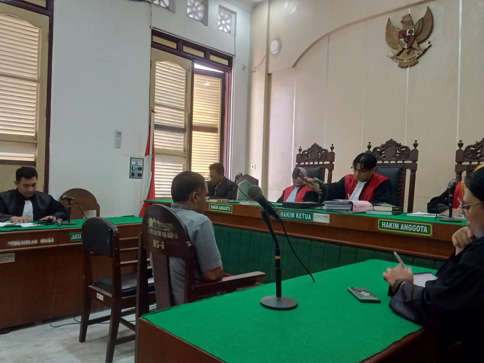 Eks pejabat Dishub Pematangsiantar Tohom Lumbangaol saat menjalani sidang vonis kasus pungli parkir RS Vita Insani di Pengadilan Tipikor Medan.