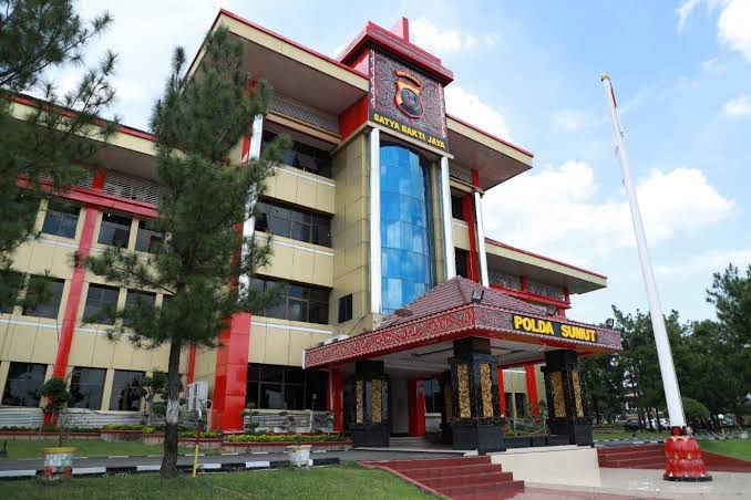 Gedung Polda Sumut di Medan terkait laporan dugaan pemerasan oknum polisi Ditresnarkoba