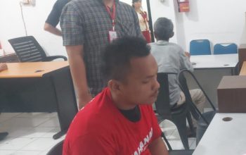 Kejari Medan Tahan Tersangka Pembakaran Rumah Hakim PN Medan Khamozaro Waruwu