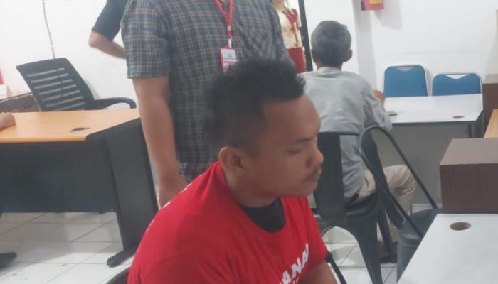 Kejari Medan Tahan Tersangka Pembakaran Rumah Hakim PN Medan Khamozaro Waruwu