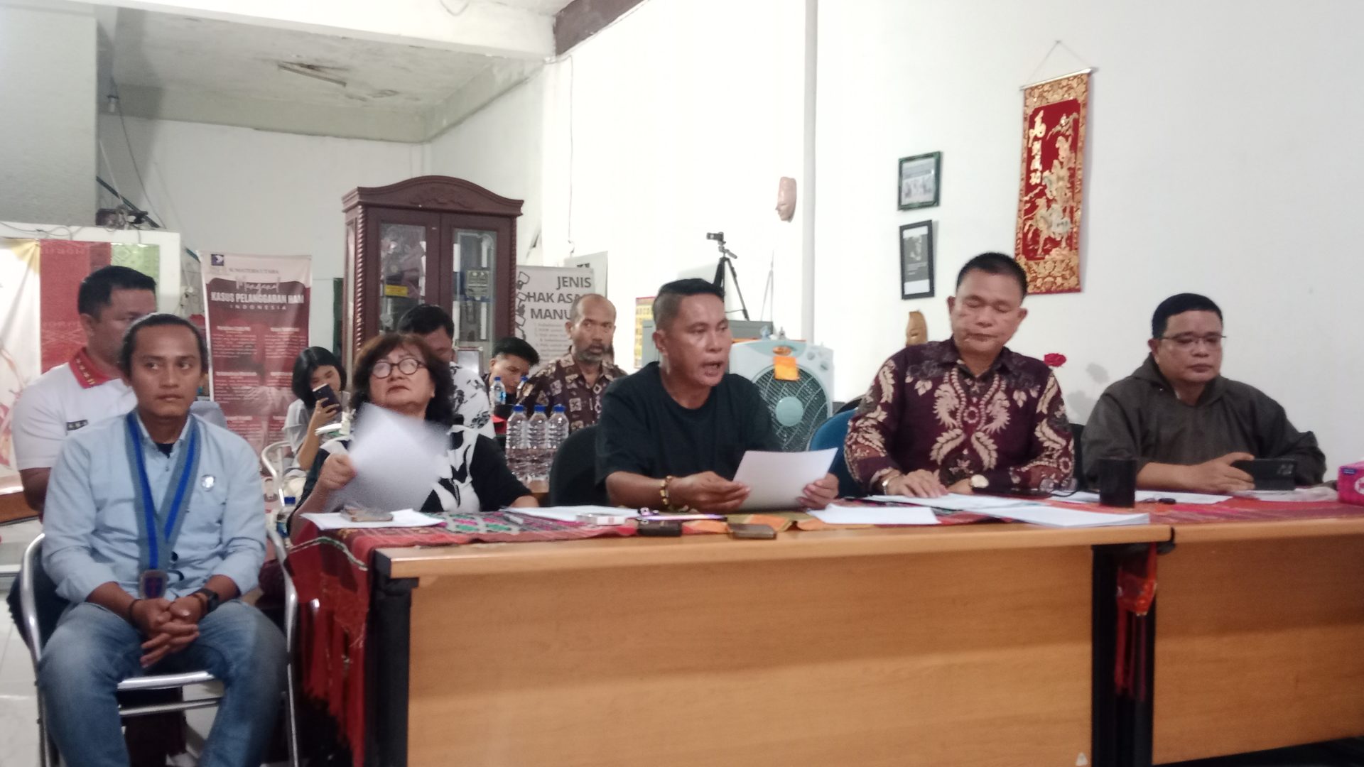 konferensi pers koalisi masyarakat sipil terkait perusahaan hutan di Nias Selatan