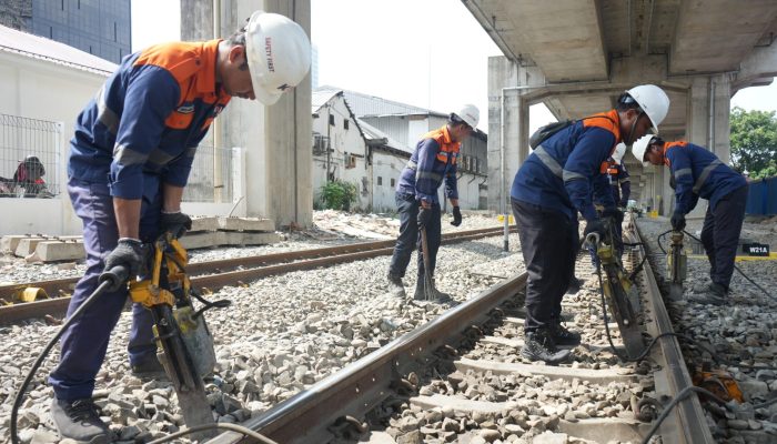 KAI Sumut Perkuat Infrastruktur Jelang Angkutan Lebaran 2026, Perawatan Jalur Dilakukan di Stasiun Medan