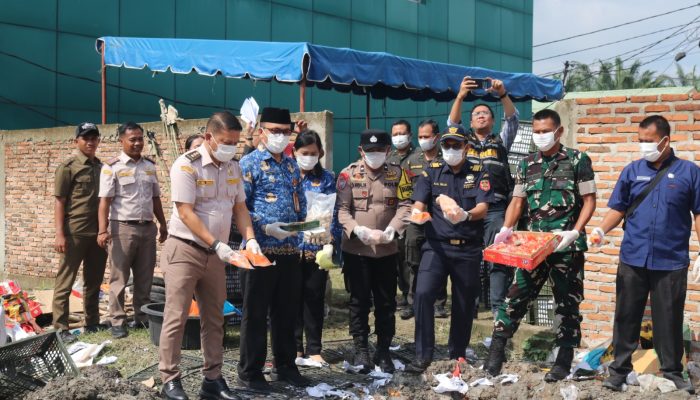 Karantina Sumut Musnahkan 5 Ton Mangga Ilegal dari Vietnam dan Buah Sayur Ilegal dari Malaysia