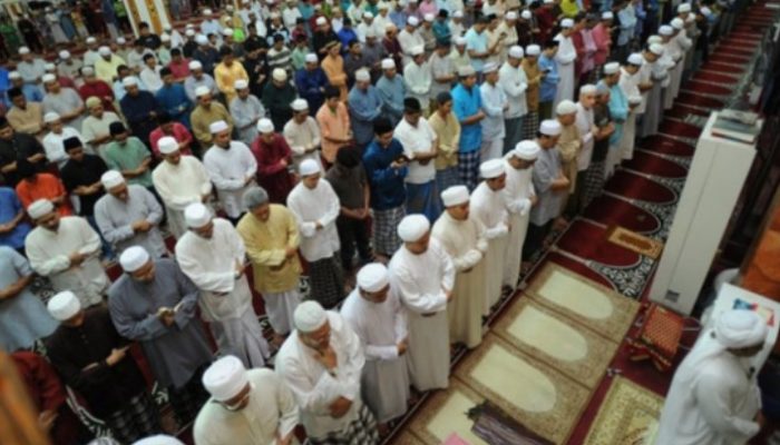 Teks Khutbah Jumat: Hikmah Zakat Fitrah, Menyucikan Jiwa dan Menyempurnakan Ibadah